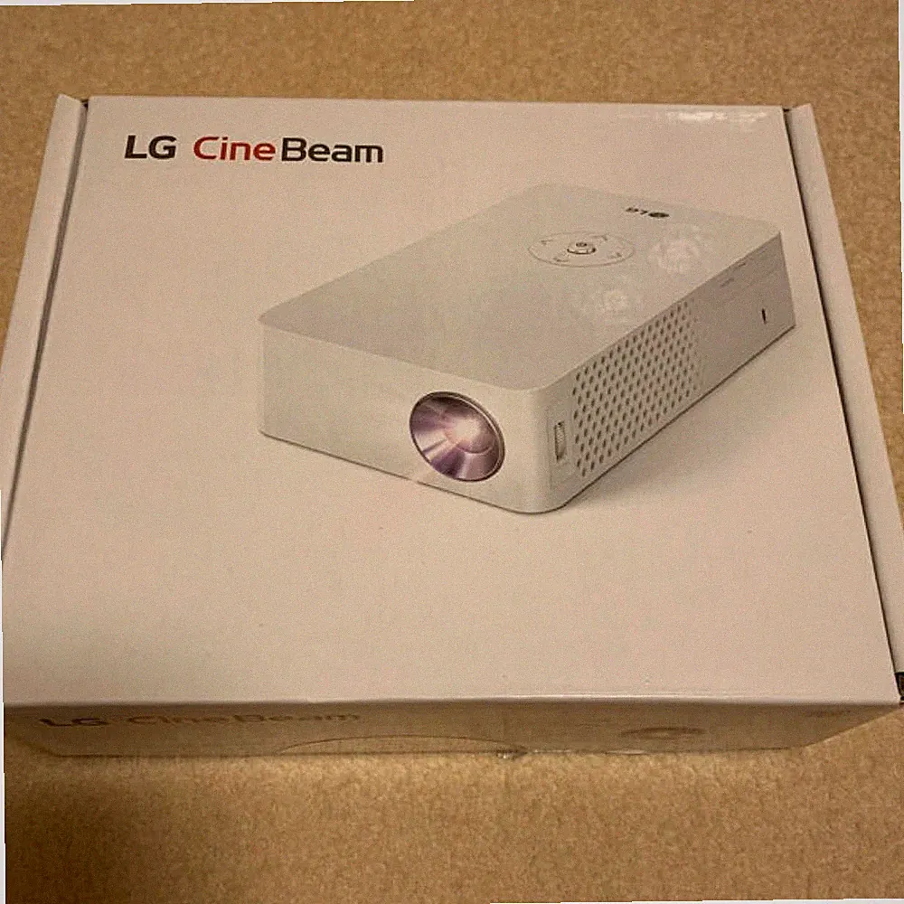 LG CineBeam UST Ultra-Kurzdistanzprojektor weiß kompakt neu unbenutzt