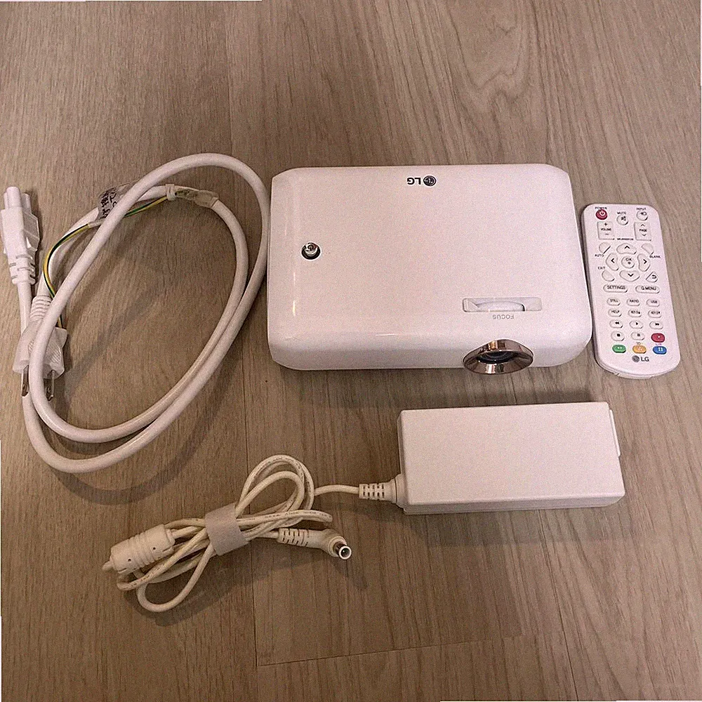 LG Electronics PH550G LED tragbarer Minibeam-Projektor mit Zubehör aus Japan