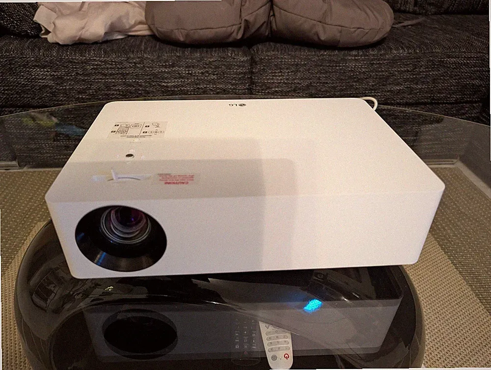 LG HU70LS Largo CineBeam, 3840x2160 4K LED Beamer