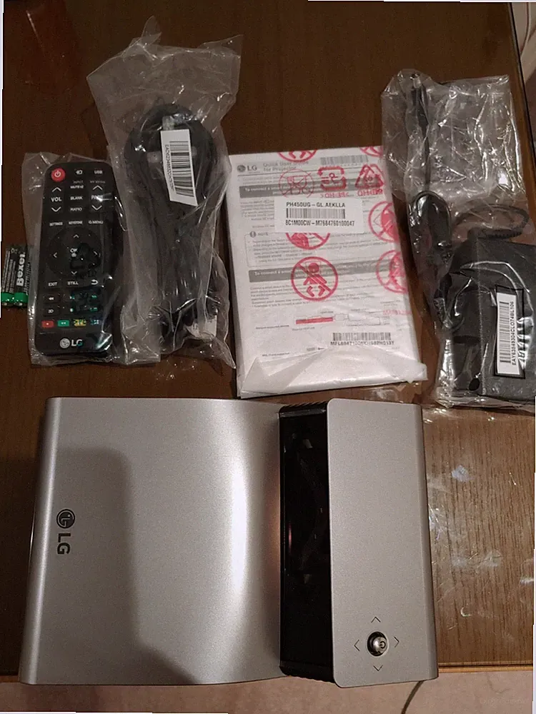 LG MiniBeam US PH450UG Ultra-Kurzdistanzprojektor