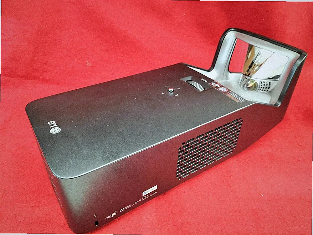 LG PF1000UG Full HD Kurzdistanzprojektor, HDMI/RGB/USB, Bluetooth
