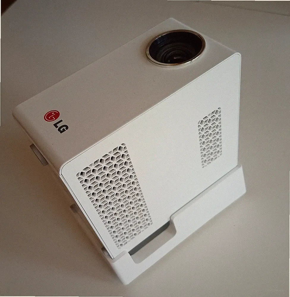 LG PG60G portabler LED-Projektor (neuwertig) Deckenprojektion