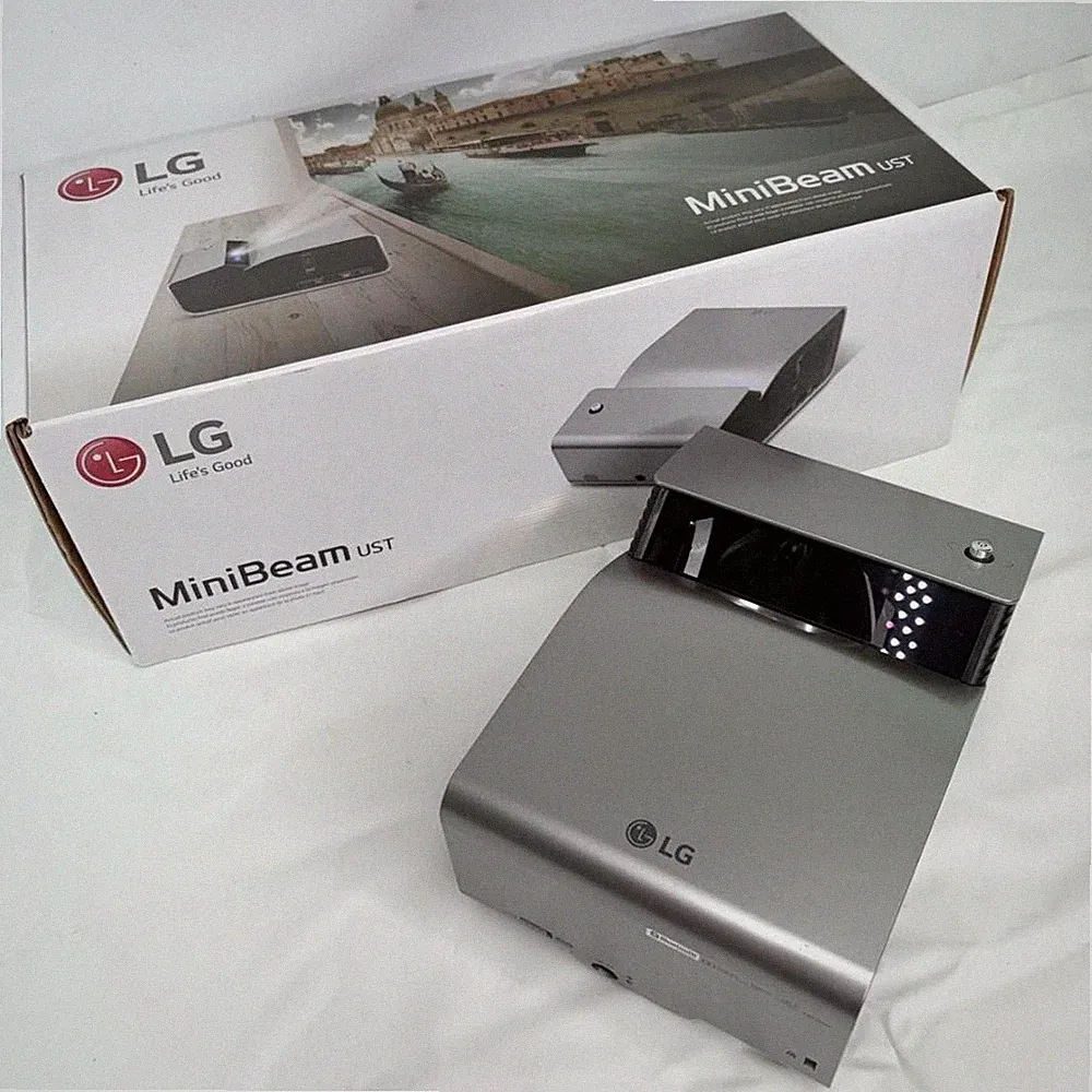LG PH450UG Tragbarer LED Ultra-Kurzdistanz-Projektor Heimkino Japan