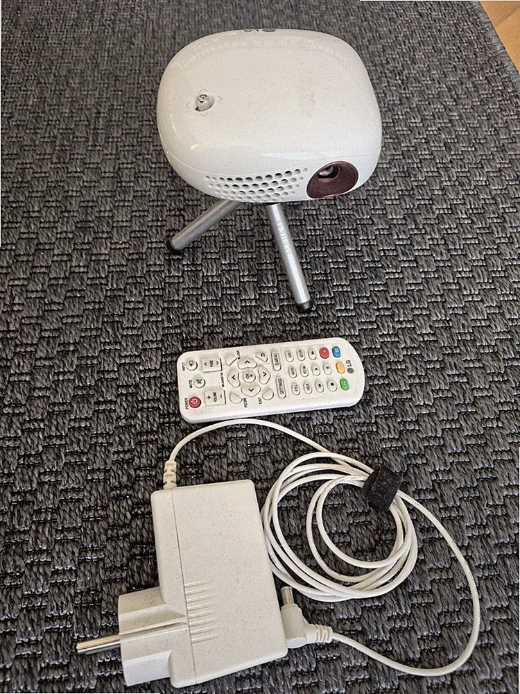 LG Pv150g LED-Projektor (Pico-Beamer)