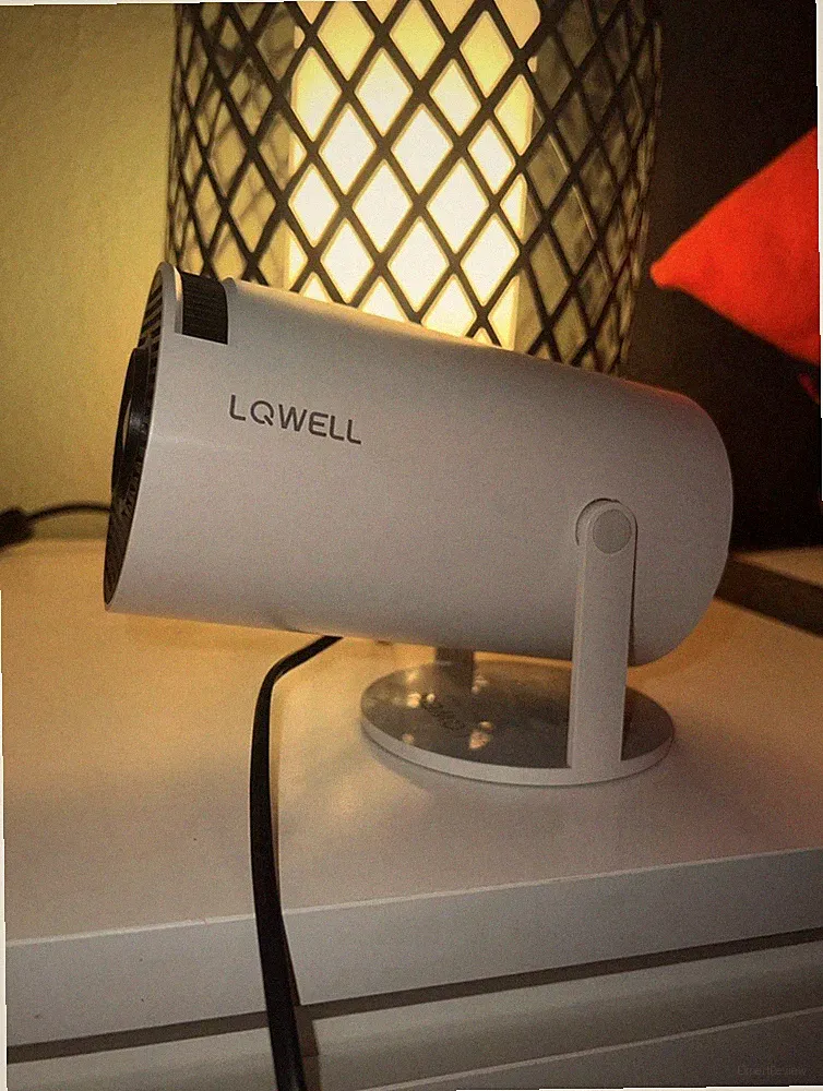 LQWELL HY300 Mini Beamer – 720P nativ, 4K/1080P – Android 11 – WLAN – Gebraucht