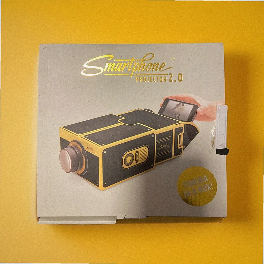 Luckies - Smartphone Projector 2.0 – Retro Mini-Beamer – wie neu – OVP