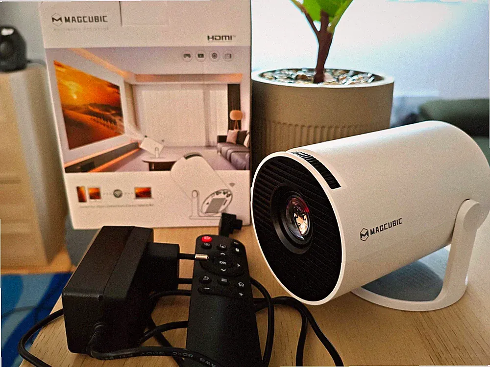 Magcubic HY300 Pro tragbarer Beamer (720p) top Zustand
