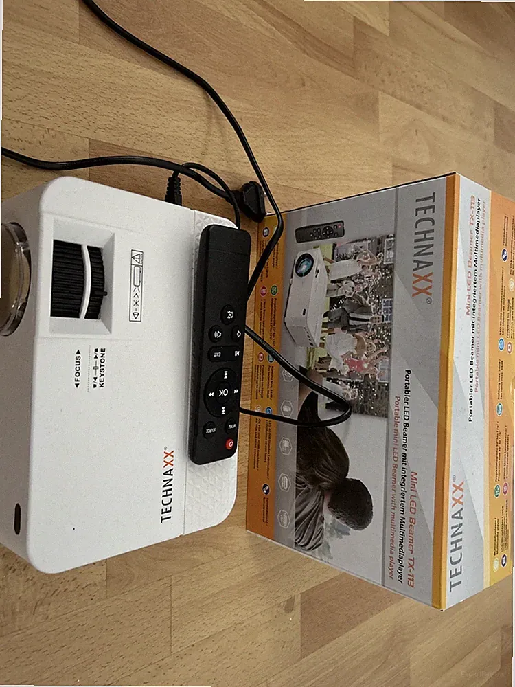 Mini LED Beamer Tx-133 Technaxx mit Fernbedienung & OVP