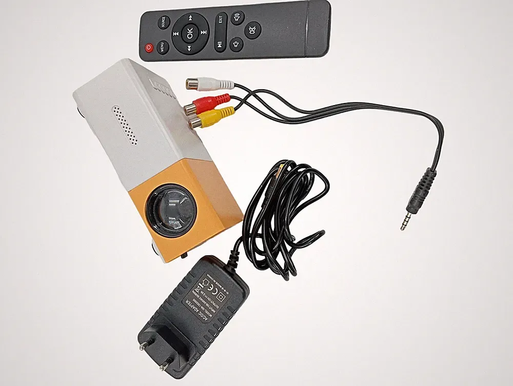 Mini LED Projektor Beamer Heimkino mit Fernbedienung AV USB HDMI Weiß/Gelb