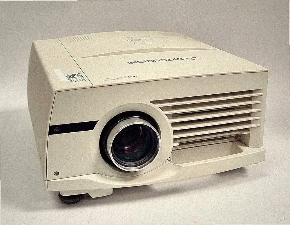 Mitsubishi FL7000U 5000 Lumen 3LCD 1920x1080 Projektor mit OL-X500TZ Objektiv