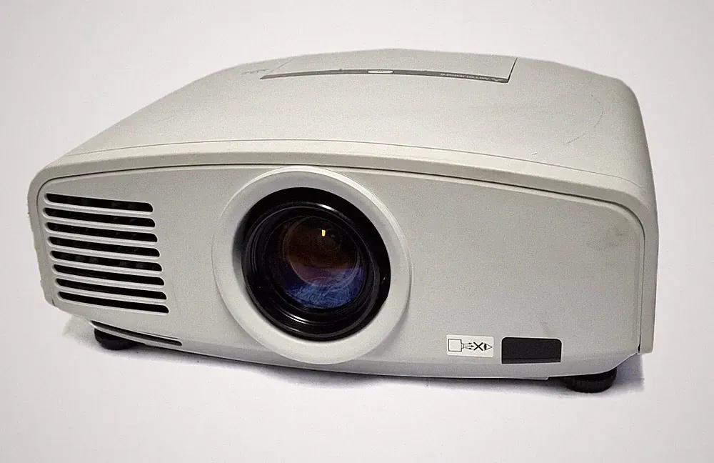 MITSUBISHI WD2000 3000 Lumen DLP WXGA Projektor - 336 Lampenstunden