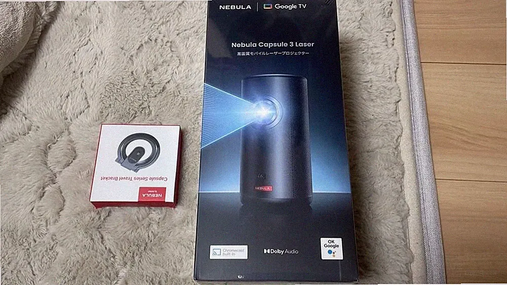 Nebula Capsule 3 Laserprojektor & Ständer Google TV Dolby Audio enthalten