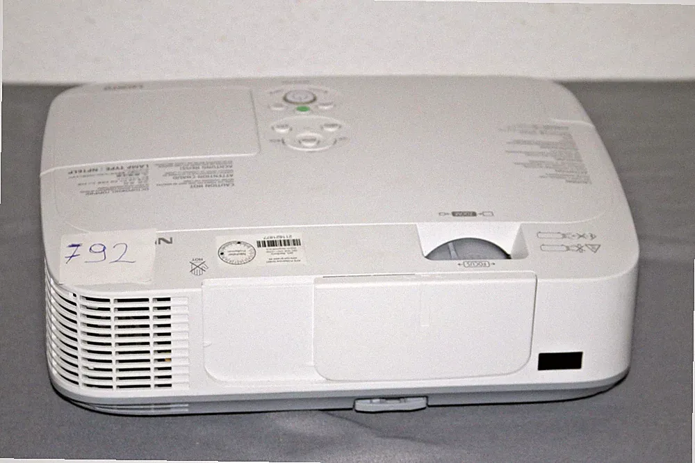 NEC M311W FULL HD Desktop Projektor Heimkino LCD Beamer#792