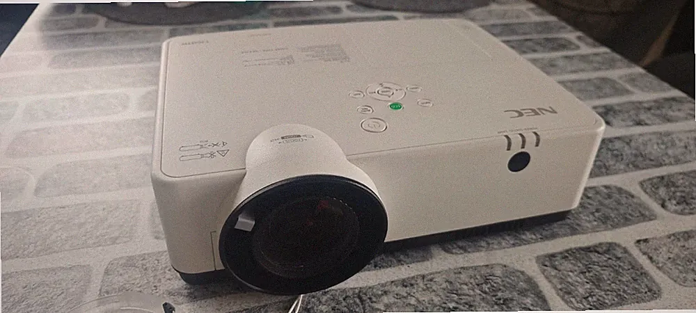 NEC ME382U LCD Beamer, 3800 Lumen