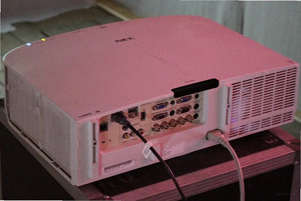 *Nec NP-PA550W*Installations-Beamer Projektor projector 5500 Lumen 2000:1 HDMI