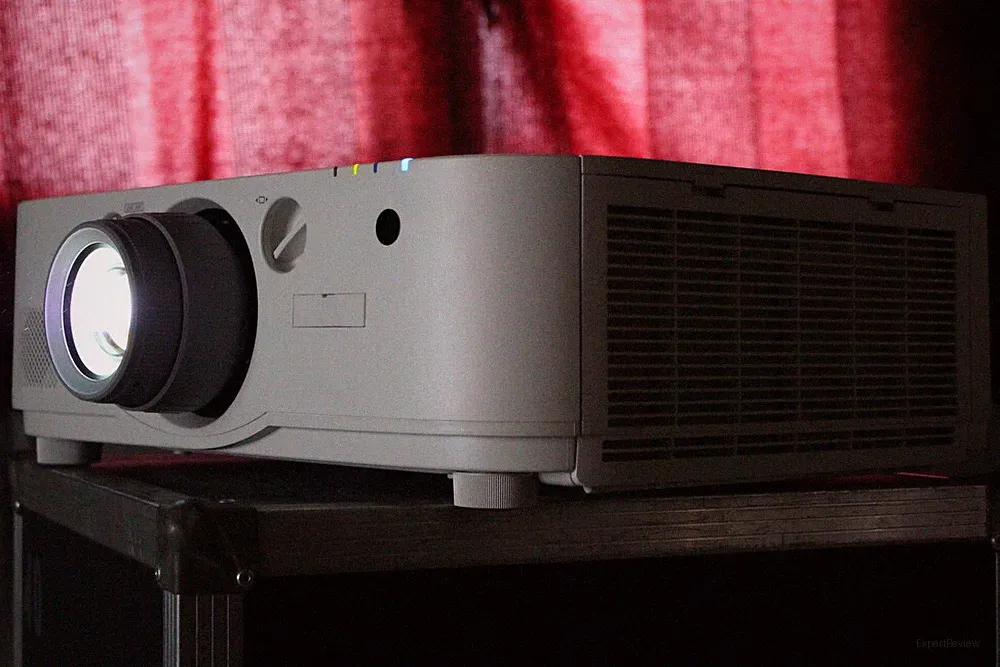 *Nec NP-PA671W+NP13ZL*Beamer Projektor projector 6000:1 6700 Lumen 110h HDMI 4K