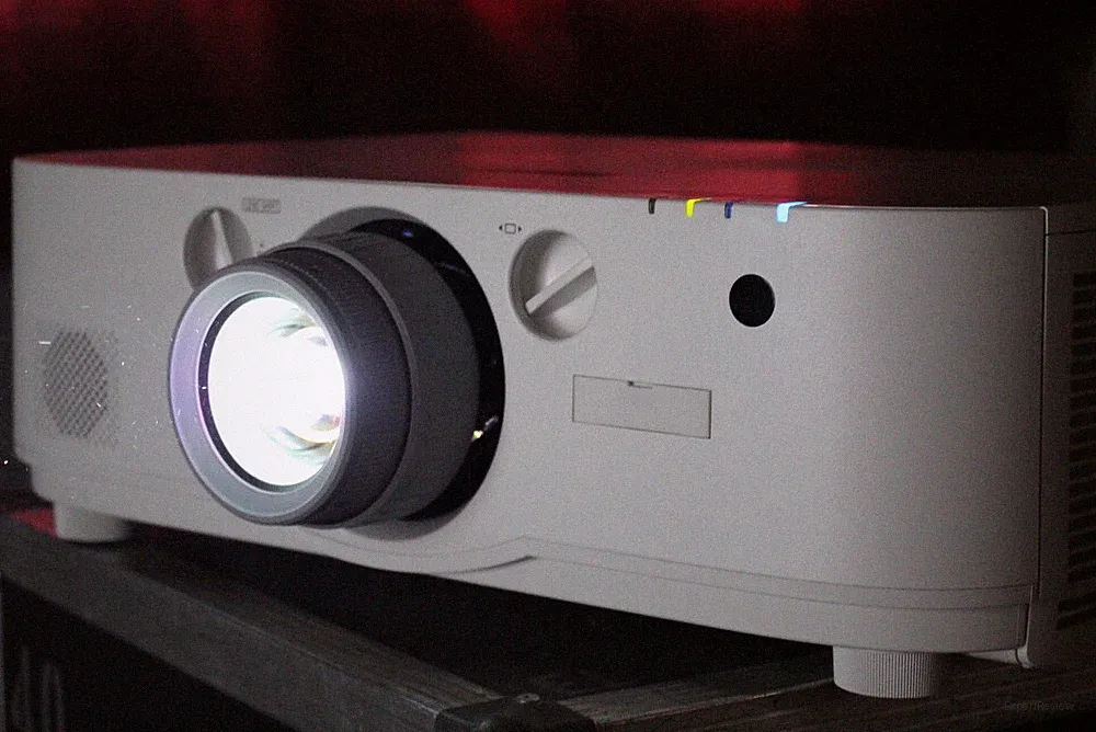 *Nec NP-PA671W+NP13ZL*Beamer Projektor projector 6000:1 6700Lumen 3D HDMI HD4K