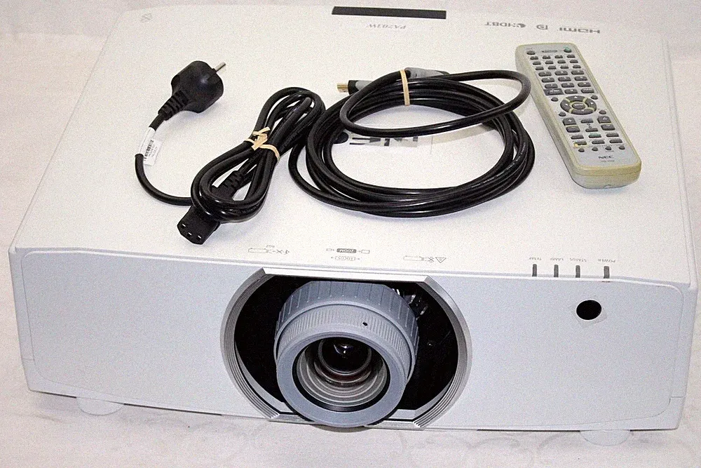 *Nec NP-PA703W+NP13ZL*Beamer Projektor projector 8000:1 7000 Lumen 3D HDMI HD4K
