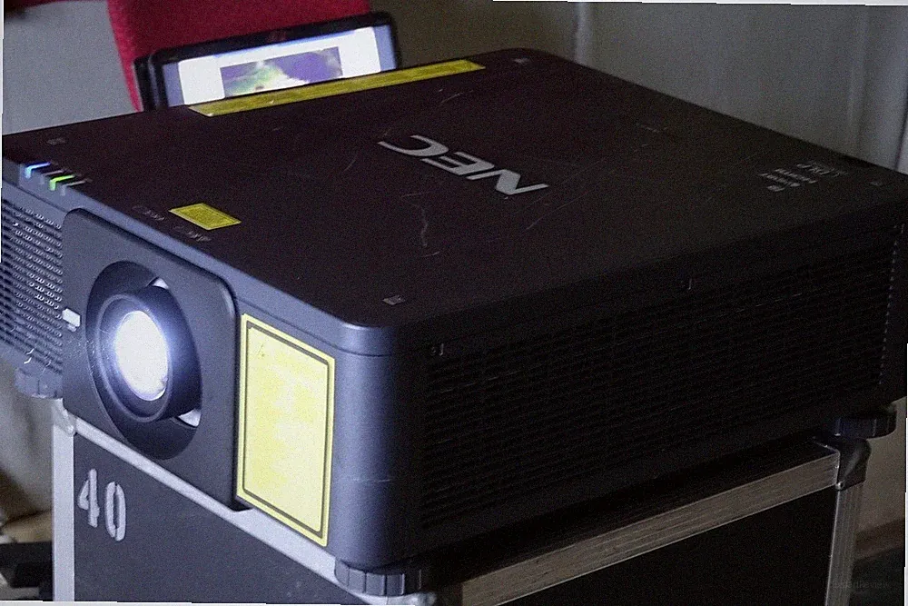 *NEC NP-PX803UL-BK*Laser-Beamer Projektor projector 8000Lumen 10.000:1 WUXGA/4K