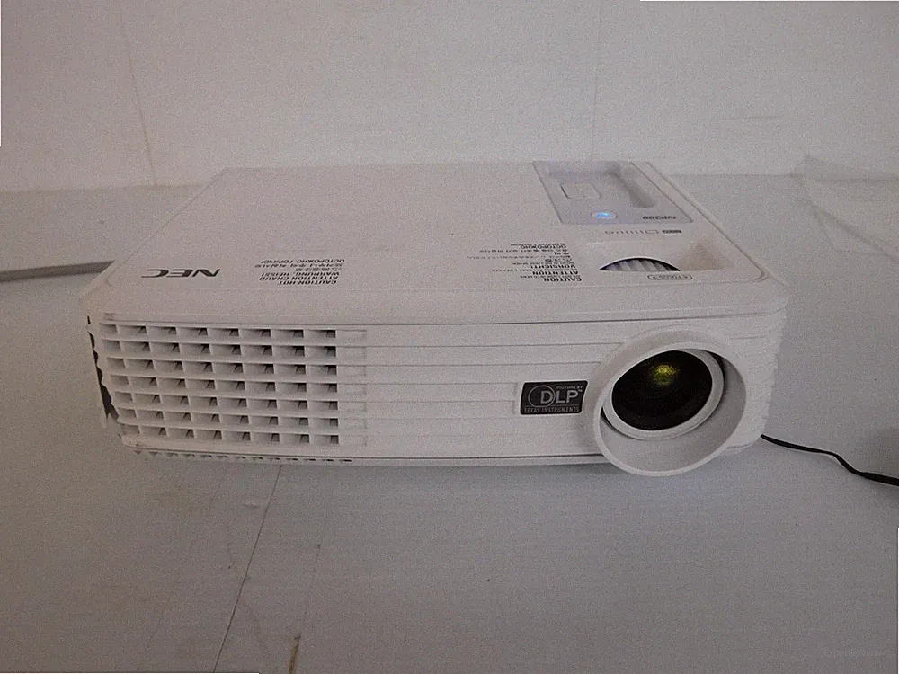 NEC NP200 Desktop Beamer - Kein Fernbedienung (SSP78)