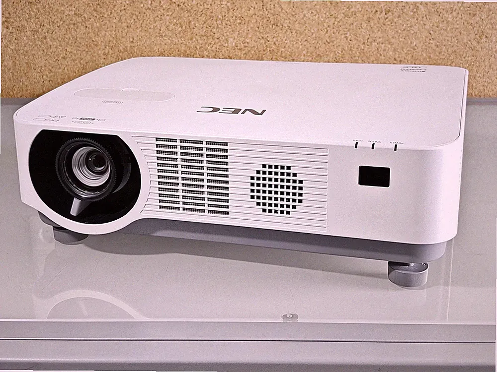 NEC P502HL-2 DLP Laser Beamer / Projektor mit 5000 ANSI Lumen, nur 334 Std.