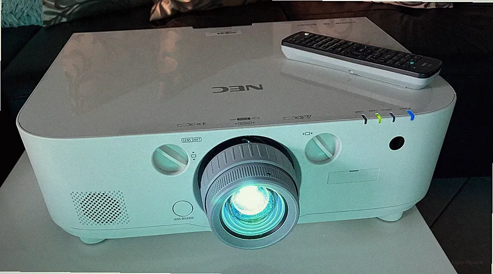NEC PA522U High-End Beamer Projektor ,5200 ansi,5000:1 kontrast ,4k,Lampe 180st