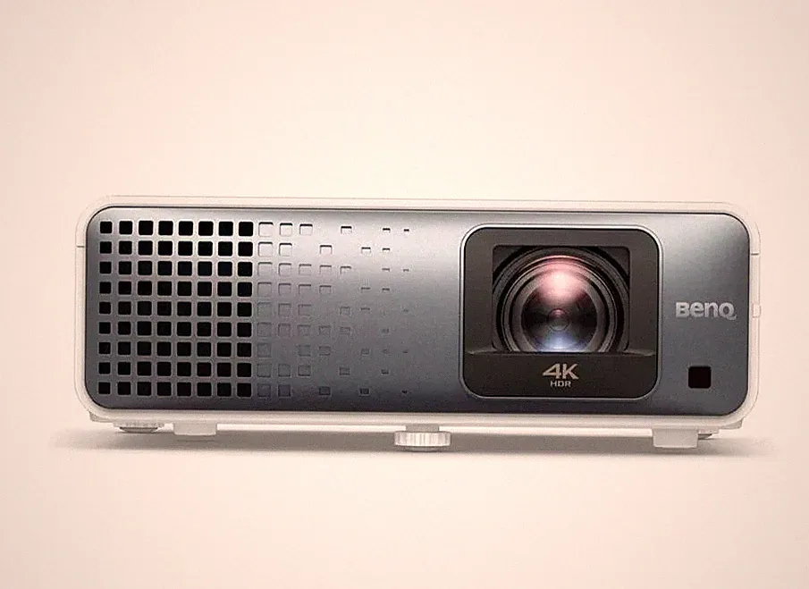 NEU originalverpackt BENQ TK710STi Beamer (UHD 4K, 3D, 3200 ANSI lumens)