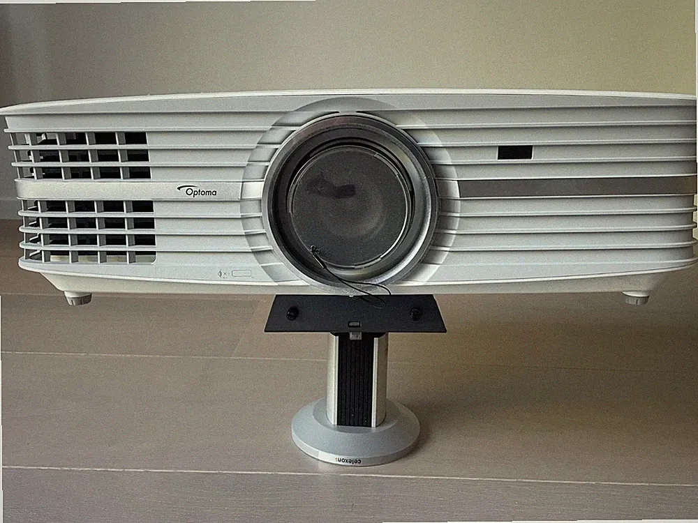 Optoma Beamer inkl. Celexon Rollo-Leinwand Professional Plus 300x169