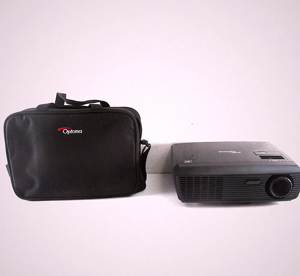Optoma C1E DLP Projektion mit Fernbedienung & Kabeln - DAESNZZU