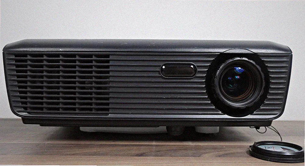 Optoma DW318 WXGA DLP Beamer – 16:10 HD Ready – (1107 Std. / Top Bild)