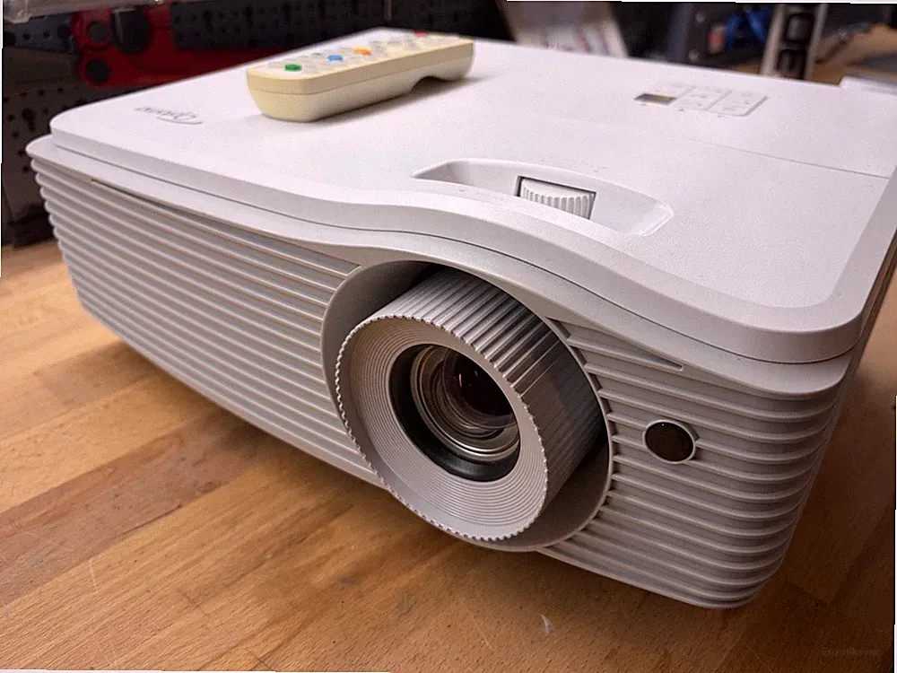 Optoma EH504 DLP Beamer 5000 Lumen FullHD 3D wenige Stunden mit Fernbedienung