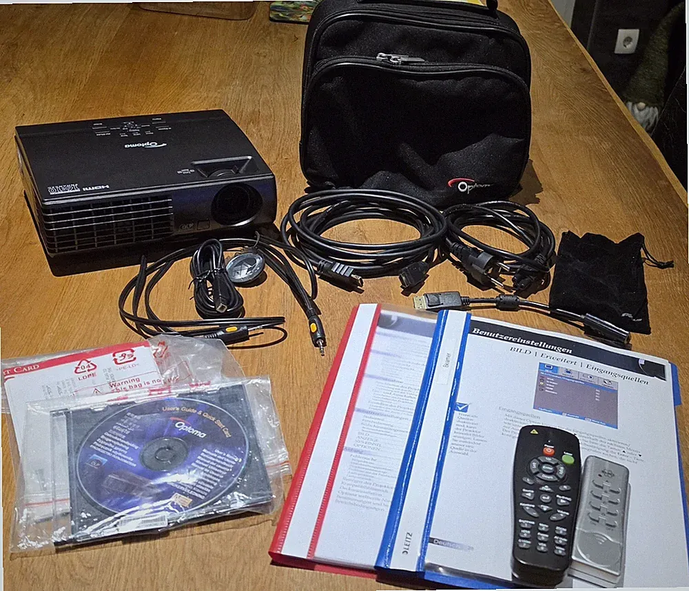 Optoma EW1691e - mit Tasche, Fernbedienung, Stromkabel, VGA Kabel