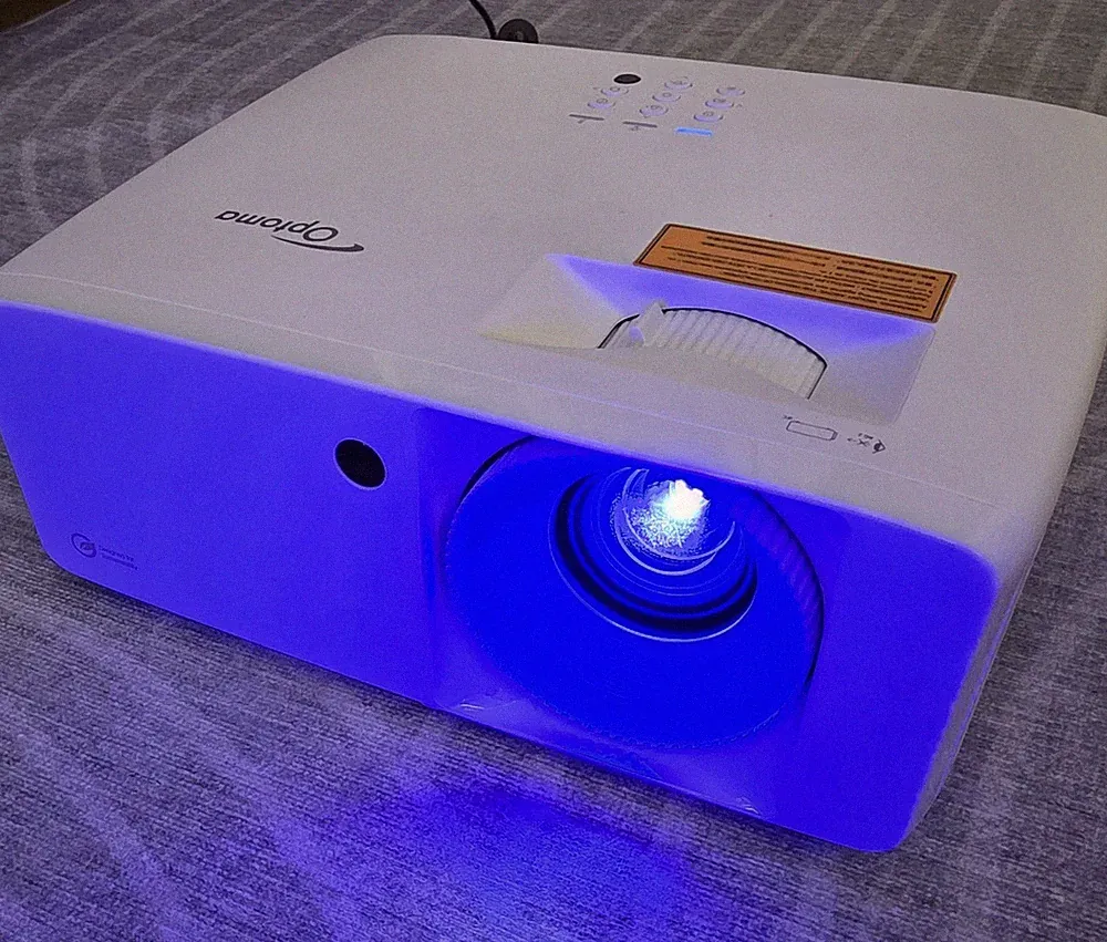 OPTOMA Laser Beamer - Nur 18 h BETRIEB!
