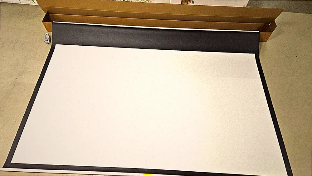 Optoma manuelle Beamer-Leinwand DS-9106MGA 92" 16:9 Weiß mit Wandhalterung