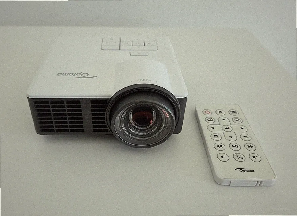 Optoma ML750ST Beamer DLP Weiß tragbar Kurzdistanz HDMI USB inkl. FB