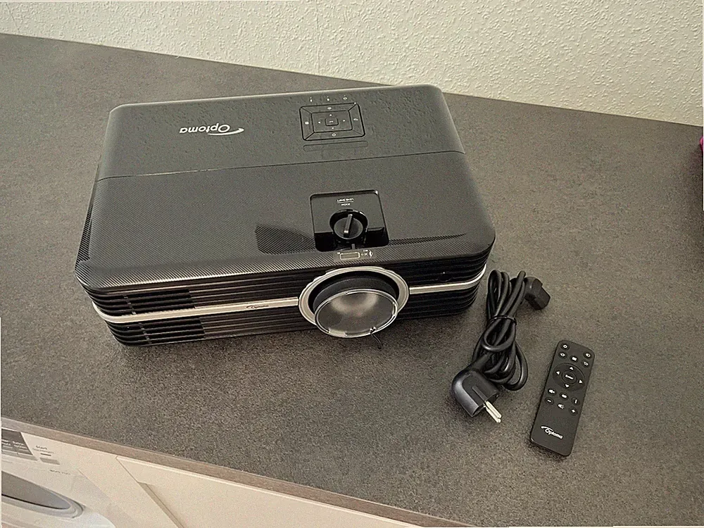 optoma beamer uhd