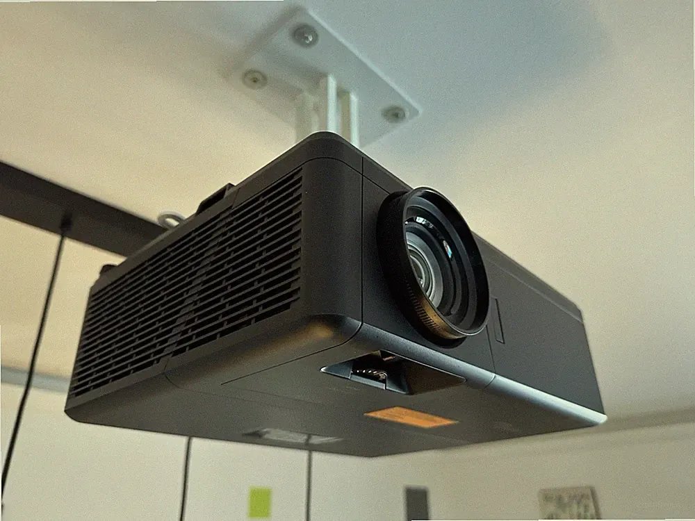 Optoma UHZ55 Laser Beamer Projektor, UHD 3840x2160, 2500000:1, 3000 ANSI-Lumen