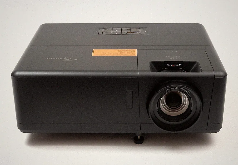 Optoma UHZ55 Laserprojektor Beamer 4K UHD 3000 AL Wie Neu + 2J GEWÄHR