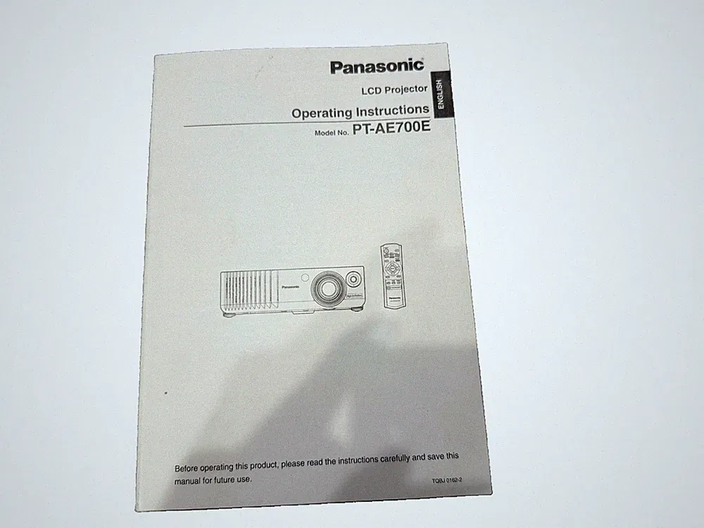 Panasonic LCD Projektor Bedienungsanleitung Model PT-AE700E