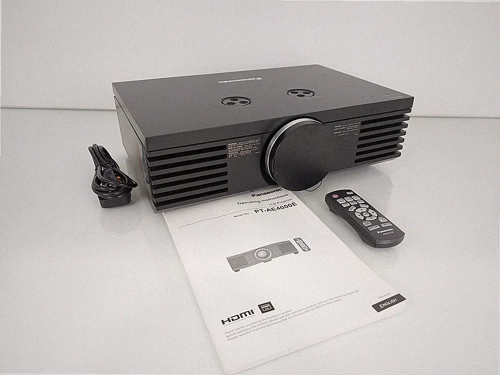 Panasonic PT-AE4000E 1600 Lumen Full HD Heimkino Projektor - 54 Lampenstunden
