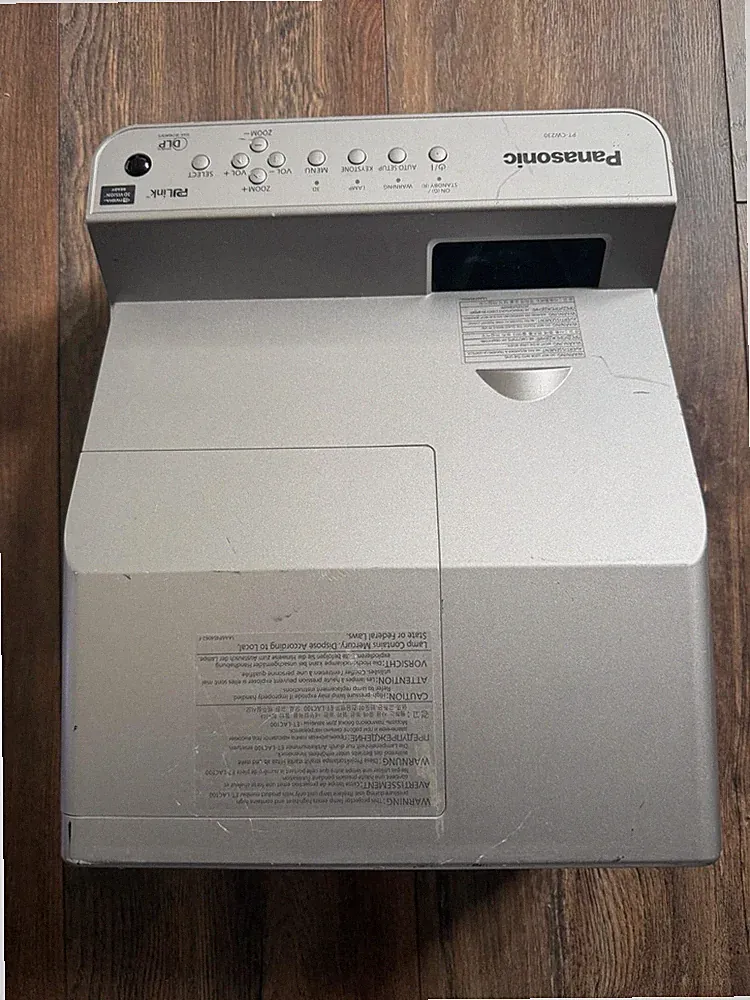 Panasonic PT-CW230*DLP Beamer Projektor Kurzdistanzbeamer