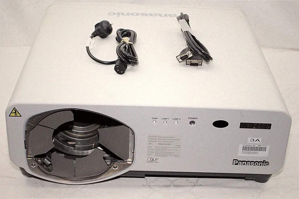 *Panasonic PT-D7600E*3-DLP Projektor Beamer 6000Lumen projector SXGA 4x vorrätig