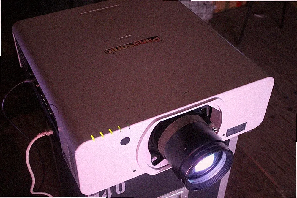 *Panasonic PT-DS100XE/PT-DS8500*3DLP Beamer Projektor 10600Lumen projector SXGA+