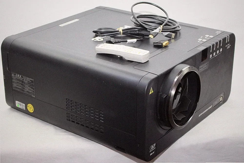 *Panasonic PT-DW10000E*3-DLP Projektor Beamer 10000 Lumen projector 1920x1080