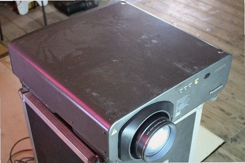 *Panasonic PT-DW7000E-K*3-DLP Projektor Beamer 6000 Lumen projector 4000:1 16:9