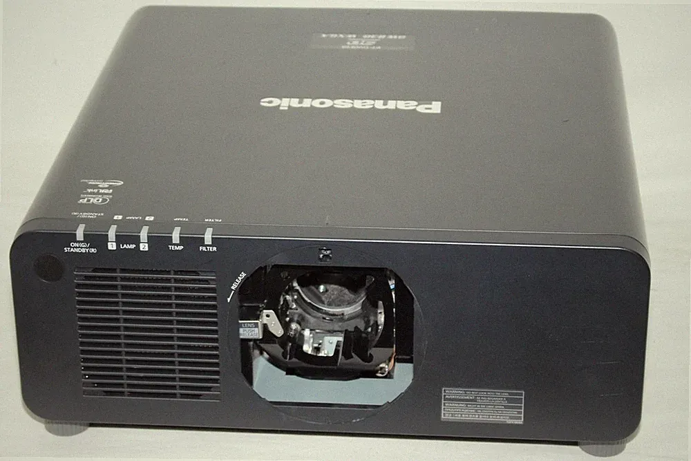 *Panasonic PT-DW830EK+Objektiv*3D DLP Beamer Projektor 8500Lumen WXGA 10.000:1