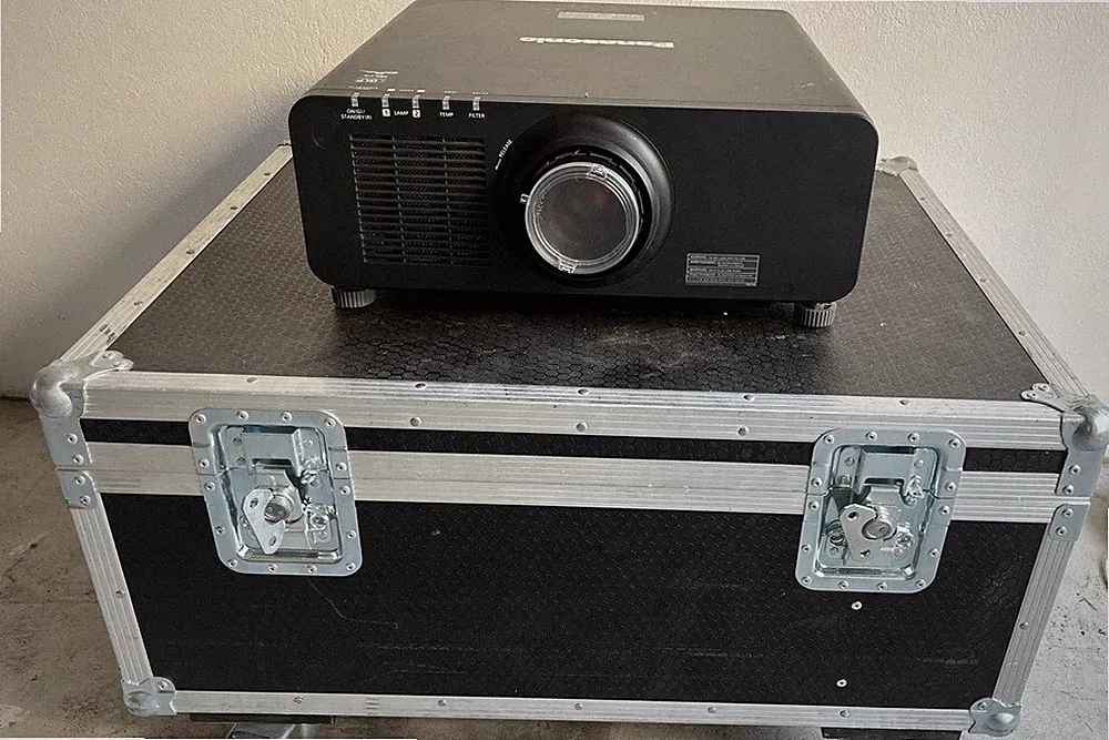 *Panasonic PT-DZ870EK+Objektiv*3D DLP Beamer Projektor 8500Lumen WUXGA projector