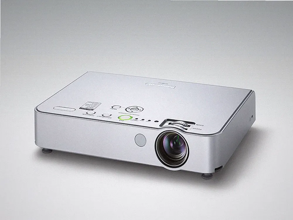 Panasonic PT-LB51NTE Beamer 628 Stunden