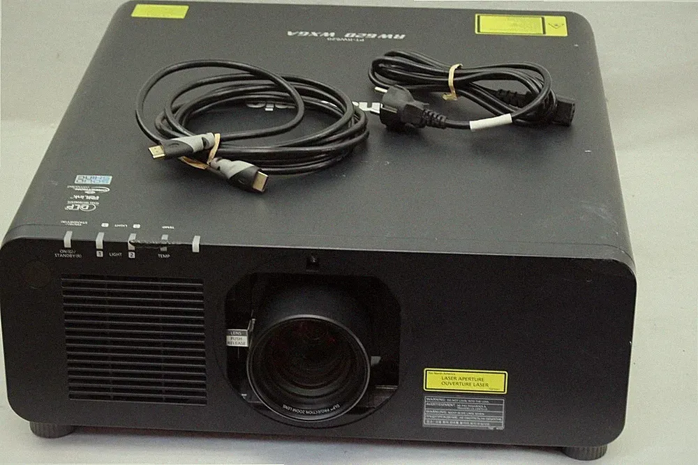 *Panasonic PT-RW620B*Laser Projektor Beamer 6000Lumen projector 10000:1 Lens-S.