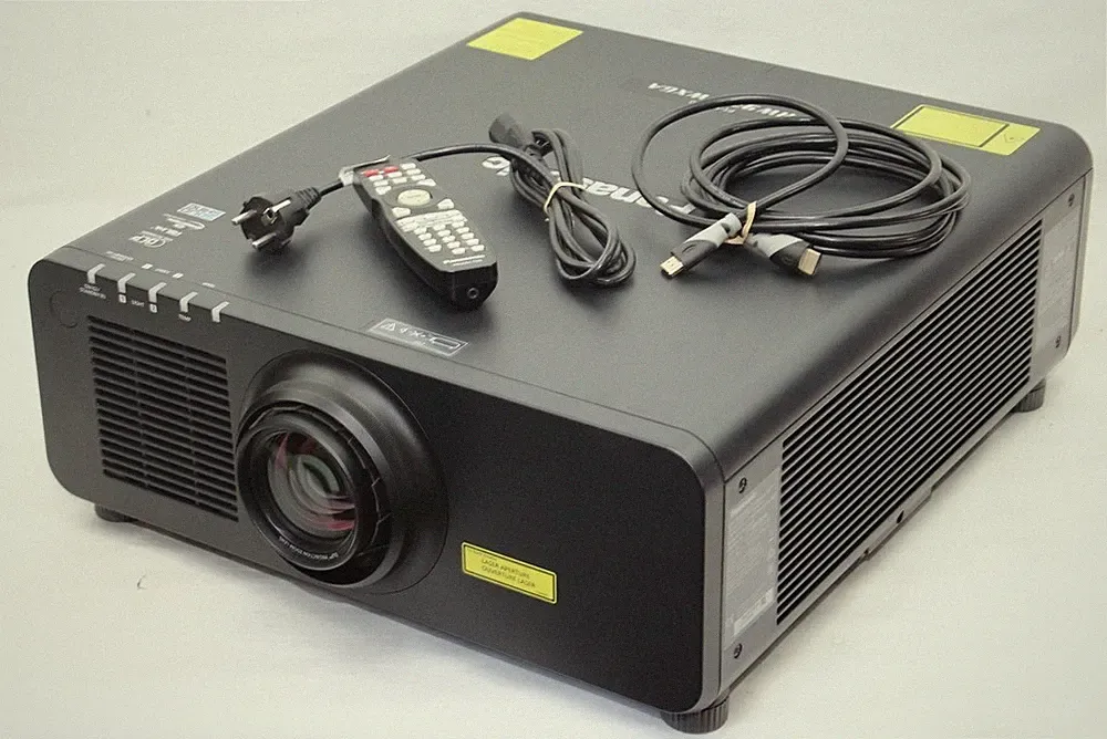 *Panasonic PT-RW930LB+Objektiv*Laser Projektor Beamer 10000Lumen projector HDMI
